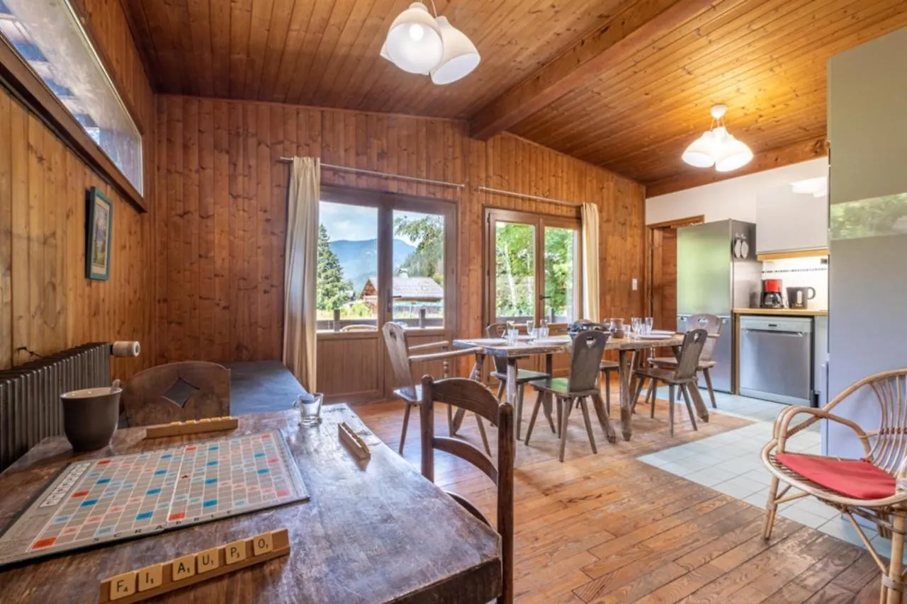Rustic Chalet With Garden In שאמוני