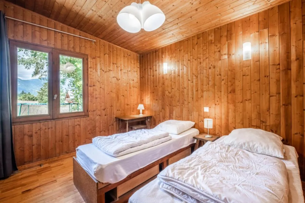 Rustic Chalet With Garden In שאמוני